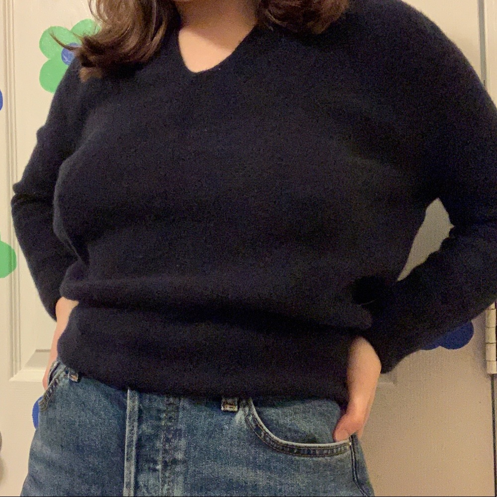 🧳UNIQLO Dark Navy Sweater🧳